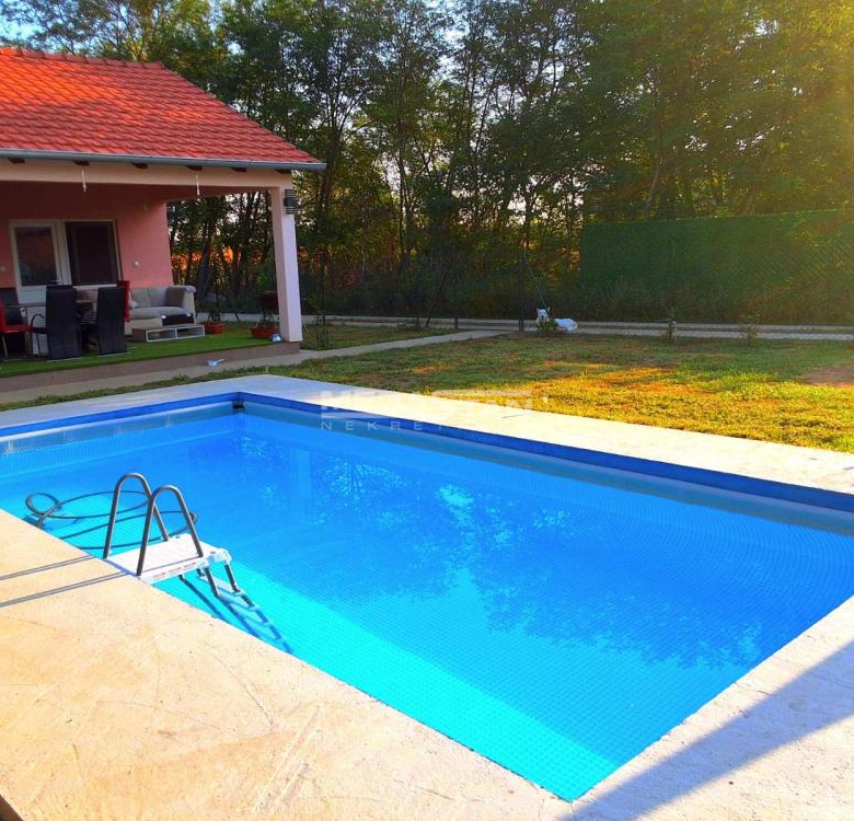 Kuća Prodaja Pećinci  145 m2