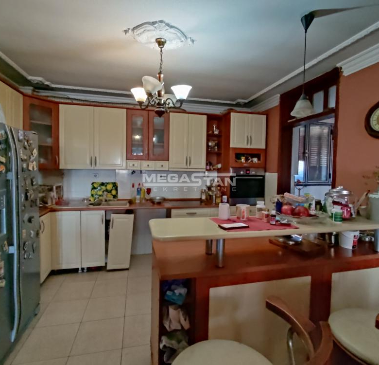 Stan Izdavanje Beograd Zeleno Brdo 162 m2