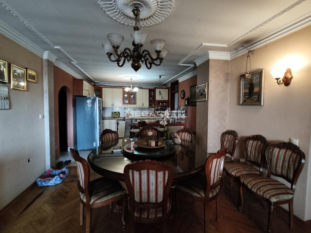 Stan Izdavanje Beograd Zeleno Brdo 162 m2