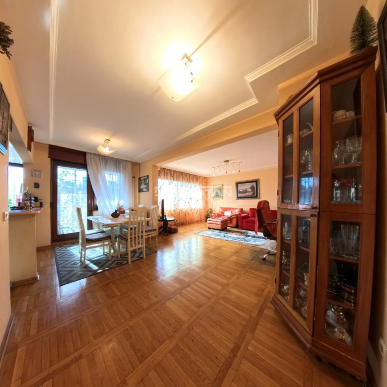 Stan Prodaja Beograd Vukov Spomenik 101 m2