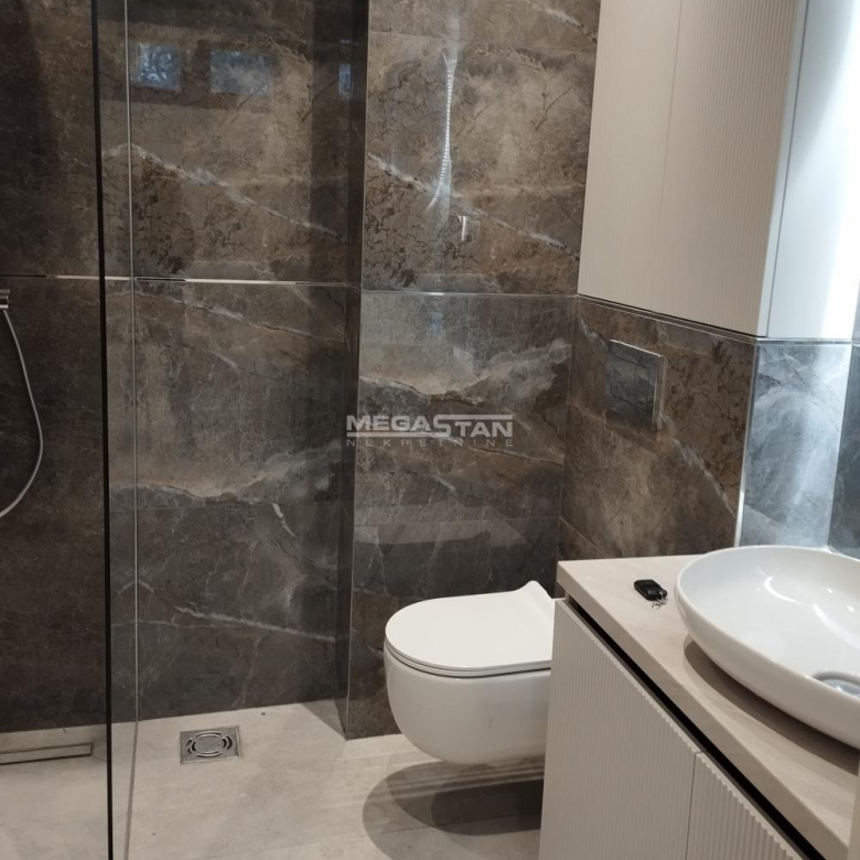 Stan Izdavanje Beograd Senjak 177 m2