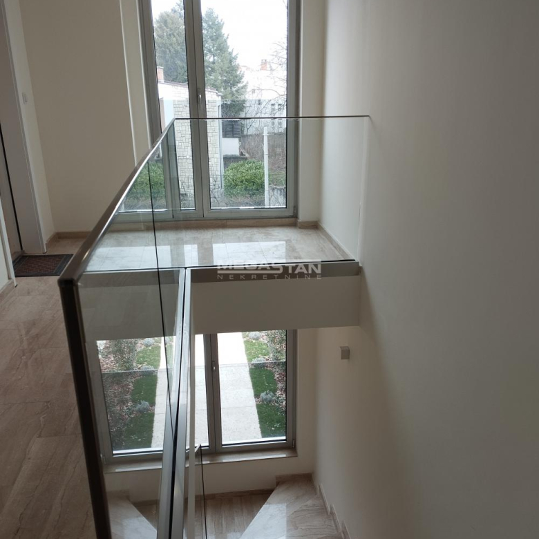 Stan Izdavanje Beograd Senjak 156 m2