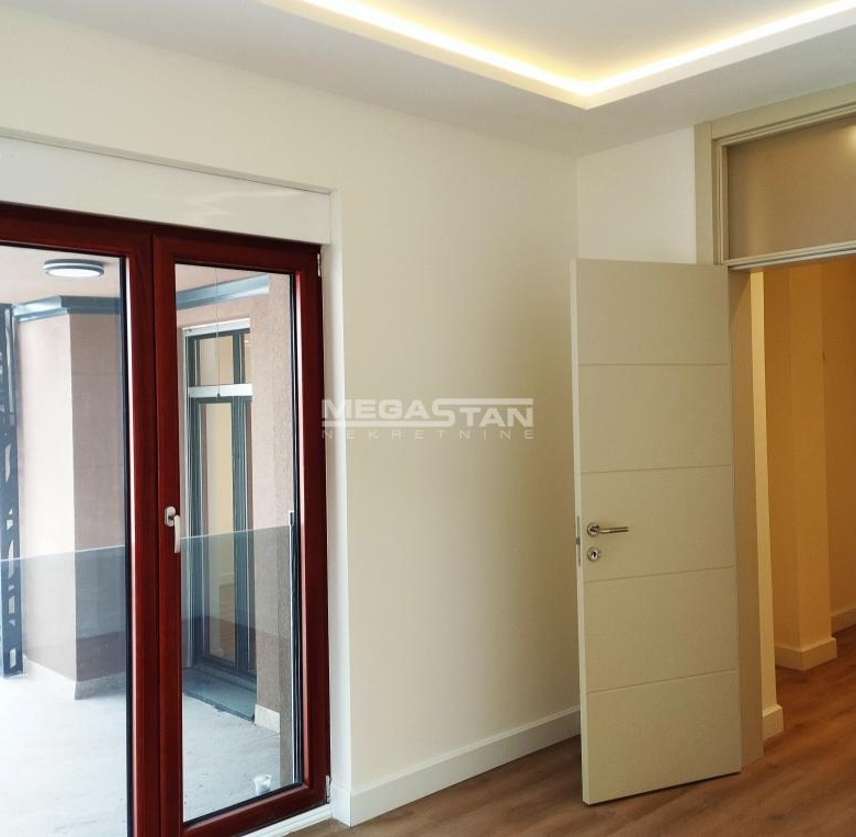 Stan Izdavanje Beograd Senjak 156 m2