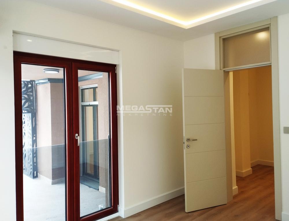 Stan Izdavanje Beograd Senjak 156 m2