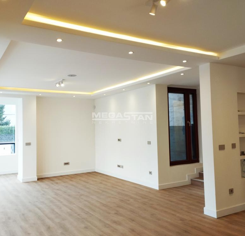 Stan Izdavanje Beograd Senjak 156 m2