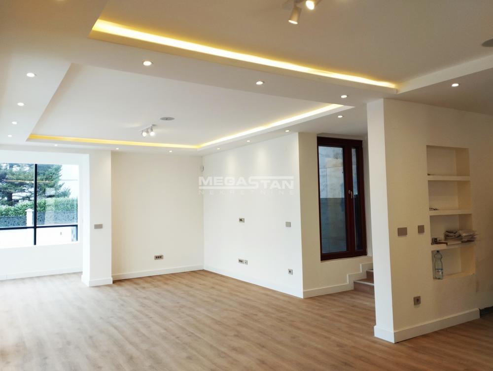Stan Izdavanje Beograd Senjak 156 m2