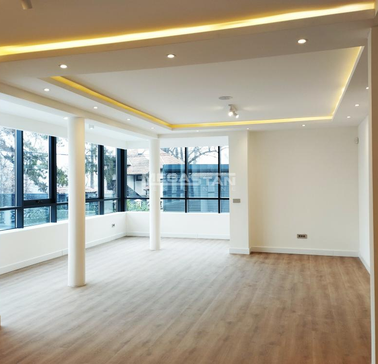 Senjak, ekskluzivan 4.0 terasa, dvorište 400m2.