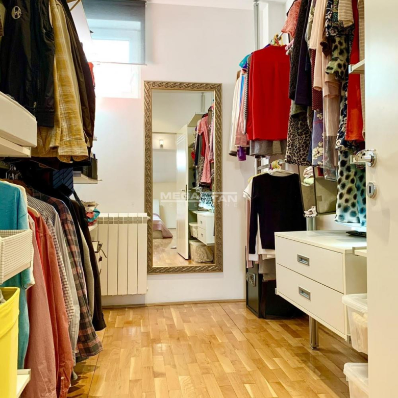 Stan Prodaja Beograd Đeram Pijaca 157 m2