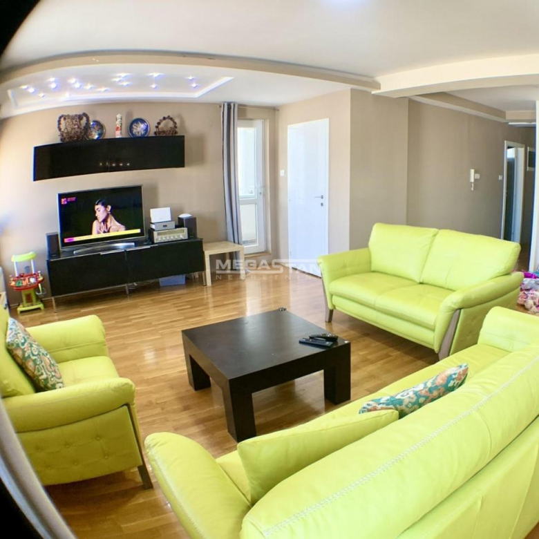 Stan Prodaja Beograd Đeram Pijaca 157 m2