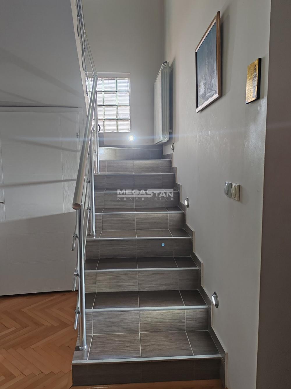 Kuća Prodaja Pančevo  345 m2