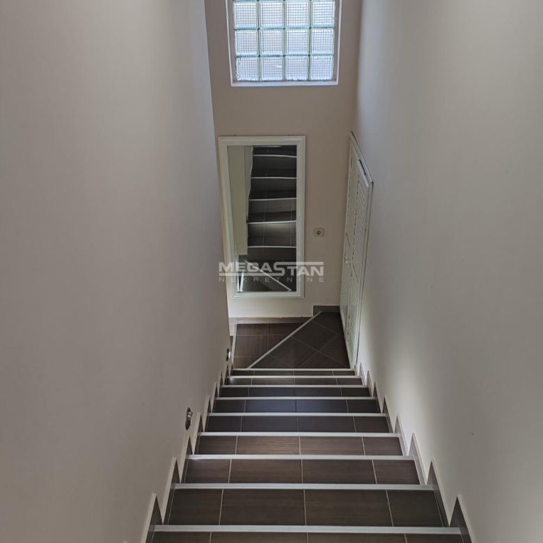 Kuća Prodaja Pančevo  345 m2