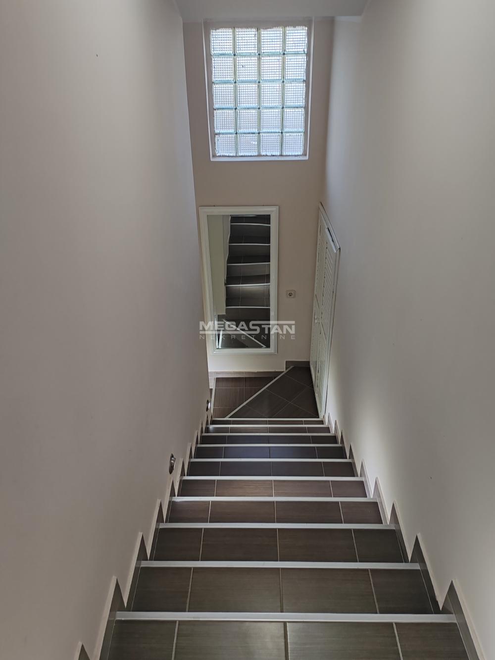 Kuća Prodaja Pančevo  345 m2