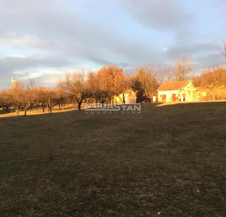 Boleč, uknjižen plac.