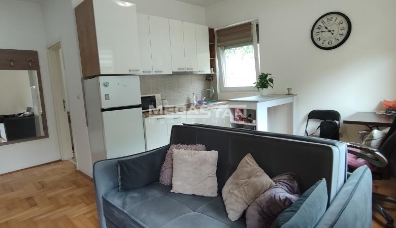Stan Prodaja Beograd Karaburma 40 m2