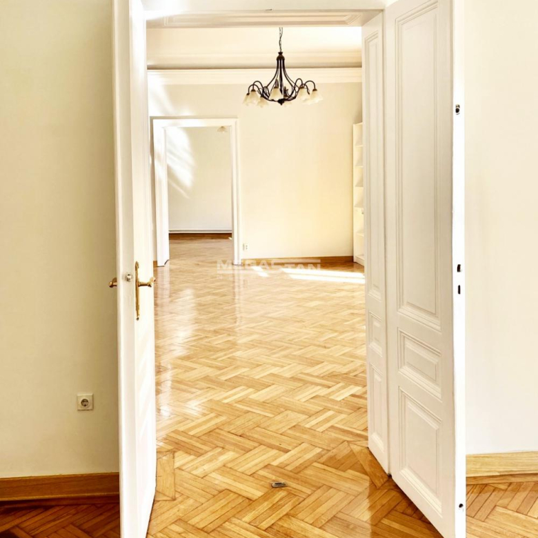 Stan Prodaja Beograd Knez Mihailova 239 m2