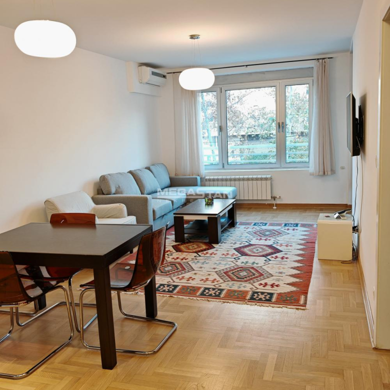 Stan Izdavanje Beograd Južni Bulevar 52 m2