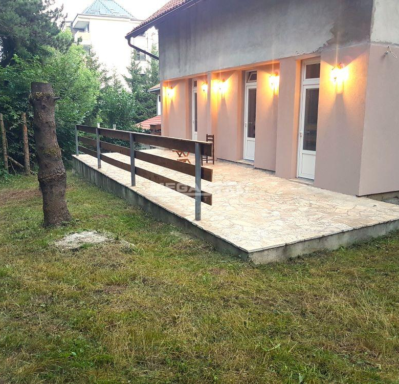 Zlatibor, kuća sa dva apartmana.