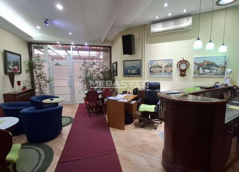 Blok 12, YUBC, lokal sa baštom.