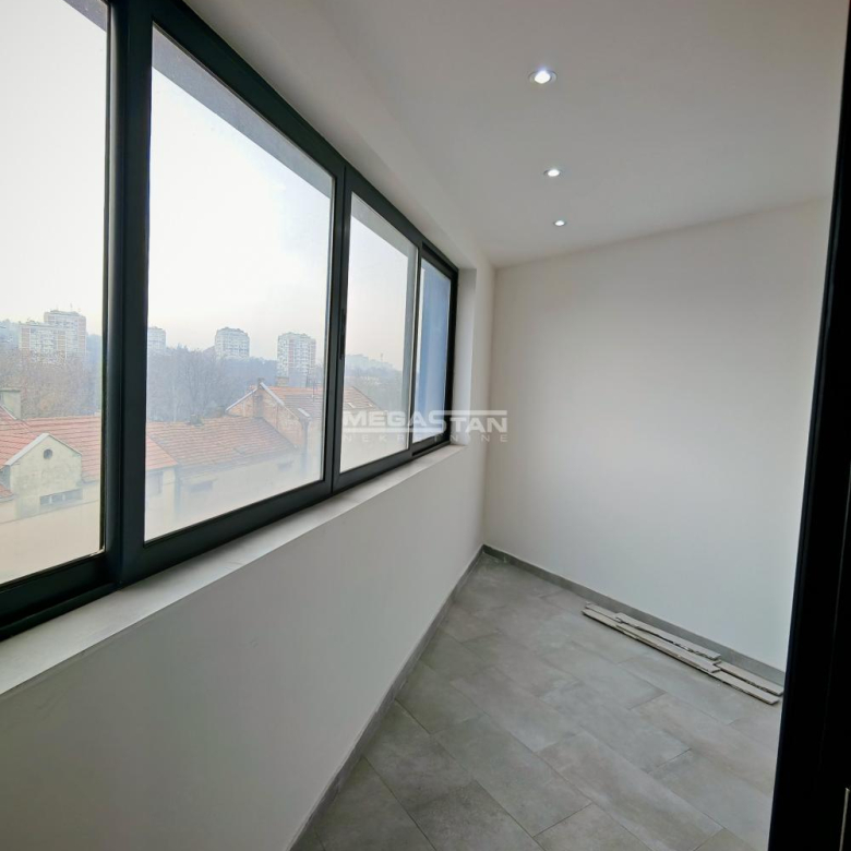 Stan Prodaja Beograd Autokomanda 100 m2