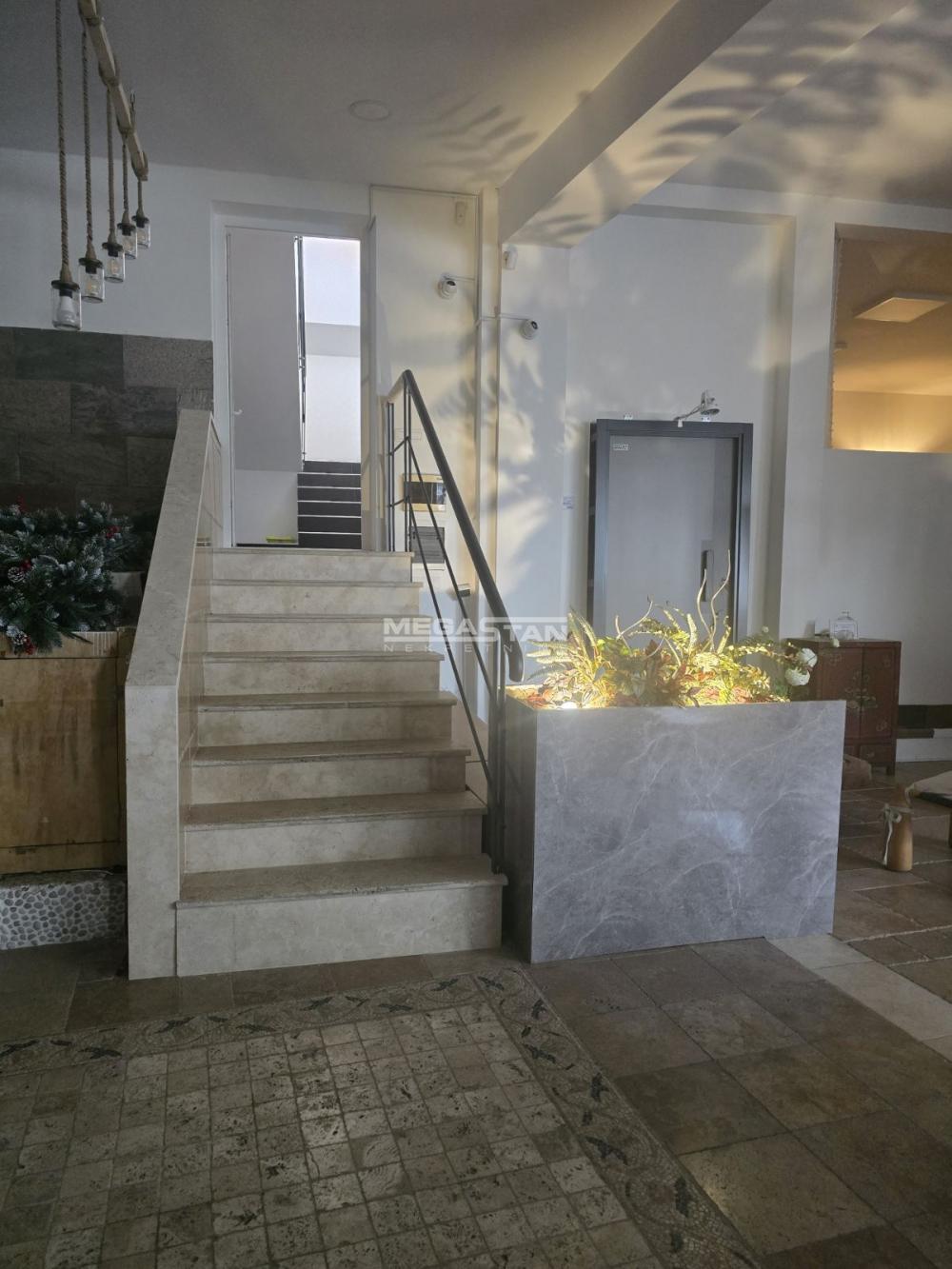 Lokal Izdavanje Beograd Žarkovo 330 m2
