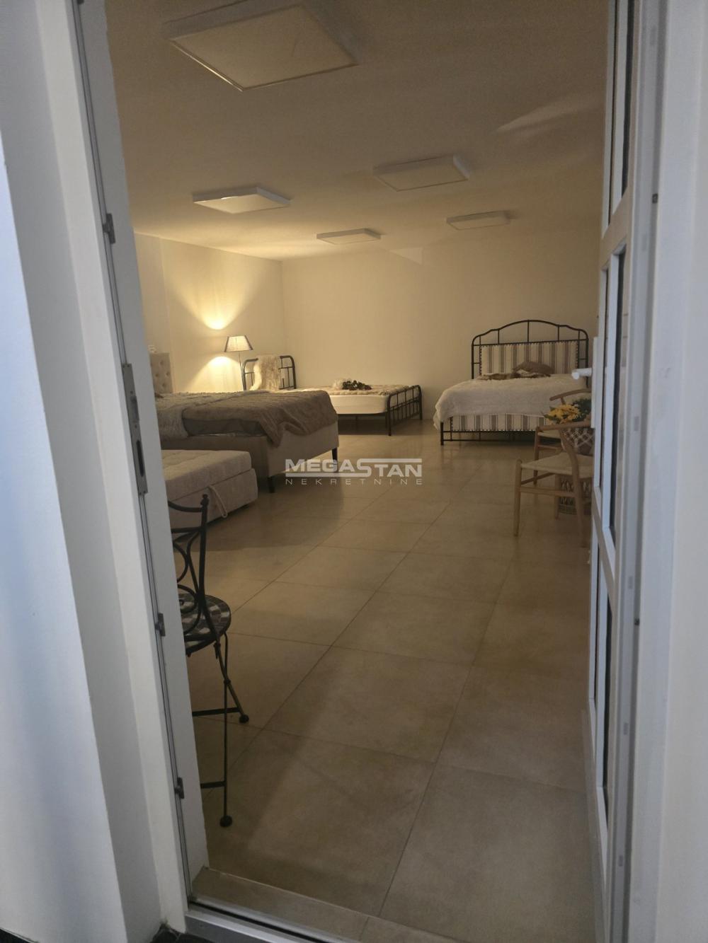 Lokal Izdavanje Beograd Žarkovo 330 m2