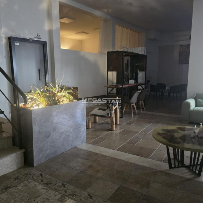 Lokal Izdavanje Beograd Žarkovo 330 m2