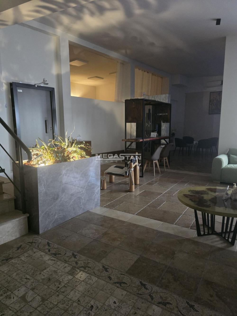 Lokal Izdavanje Beograd Žarkovo 330 m2