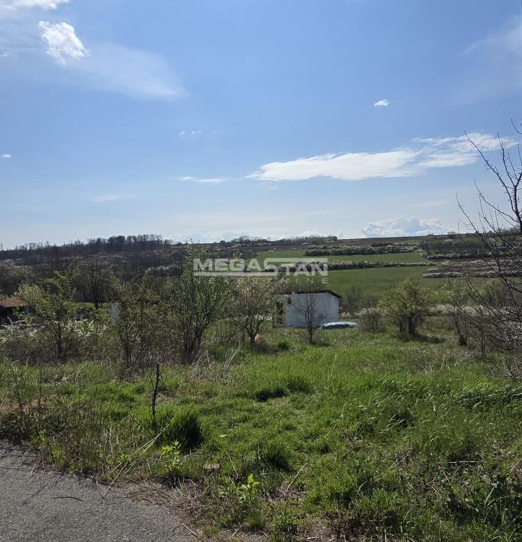 Sremčica, gradsko-građevinsko zemljište 49,90 ari.