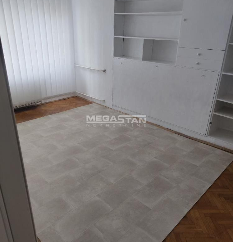 Topličin venac, tri kancelarije.