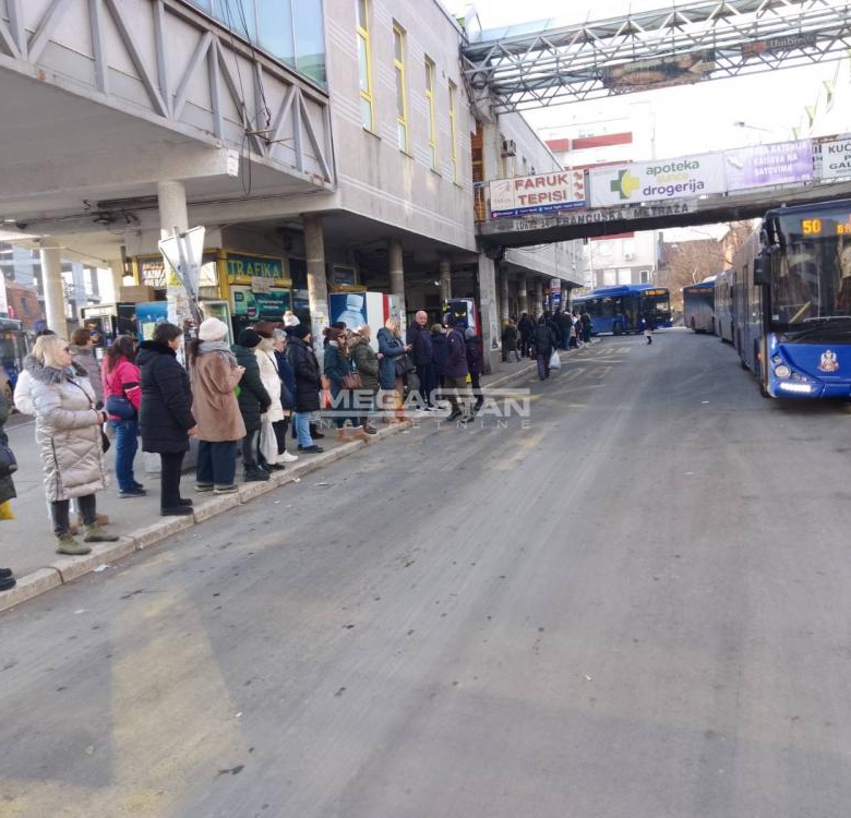 Kod okretnice u Bul. kralja Aleksandra, sa dva izloga.