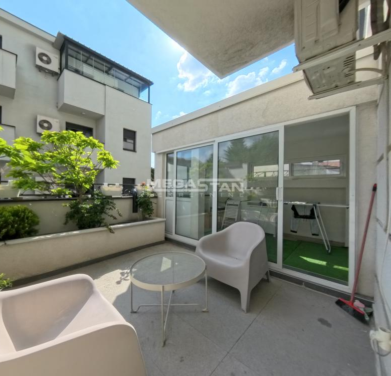 Nov, namešten, 56m2+22m2 terasa