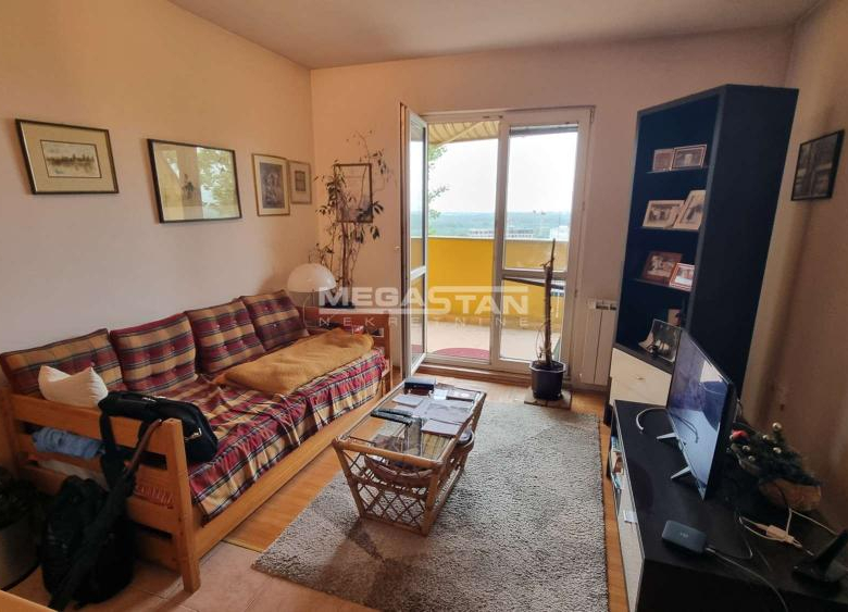 Funkcionalan duplex sa velikom terasom i prelepim pogledom – Banovo brdo.