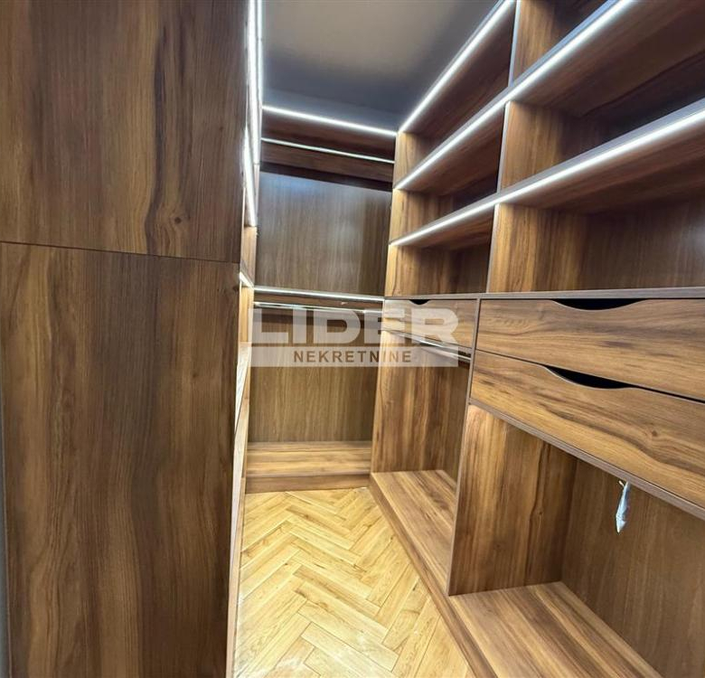 Kuća Izdavanje Beograd Dedinje 150 m2