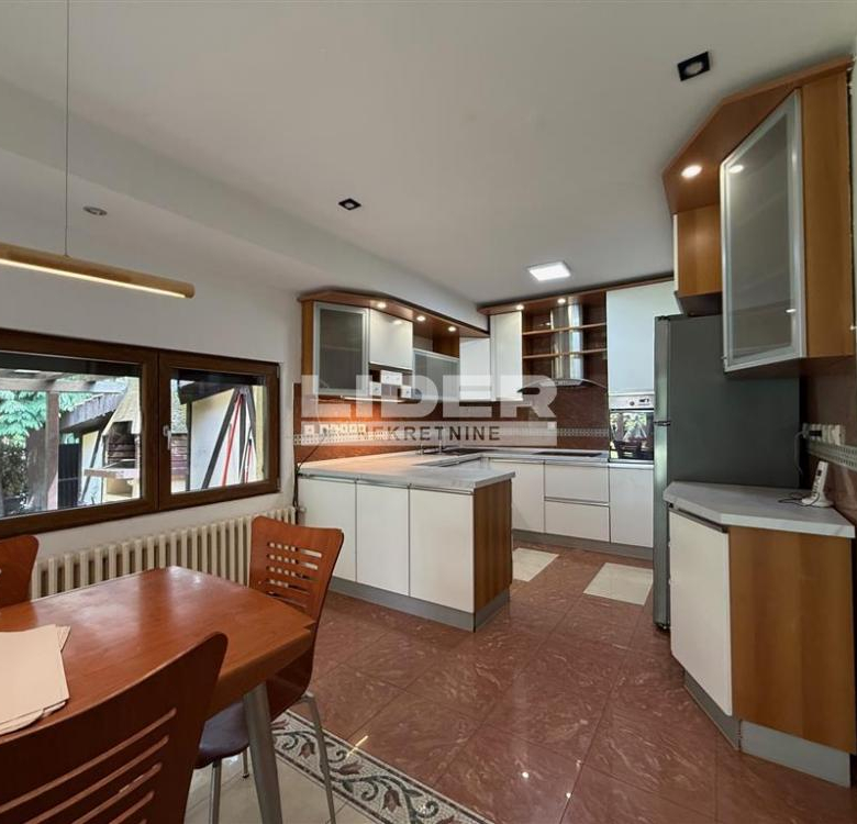Kuća Izdavanje Beograd Dedinje 150 m2