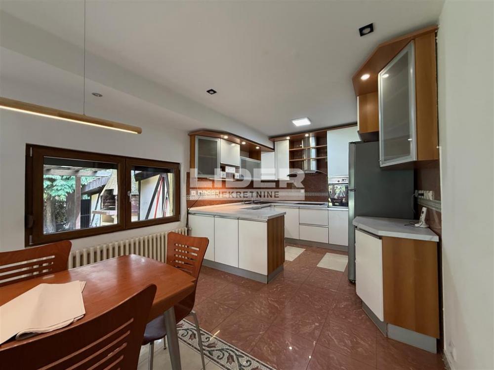 Kuća Izdavanje Beograd Dedinje 150 m2