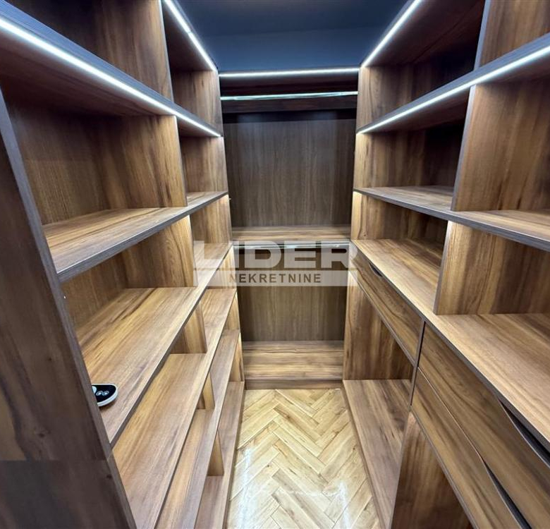 Kuća Izdavanje Beograd Dedinje 150 m2