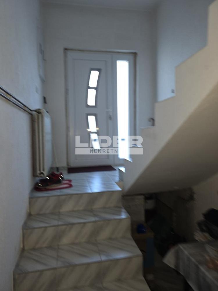 Kuća Prodaja Beograd Kuća Prodaja Beograd Zuce 247 m2