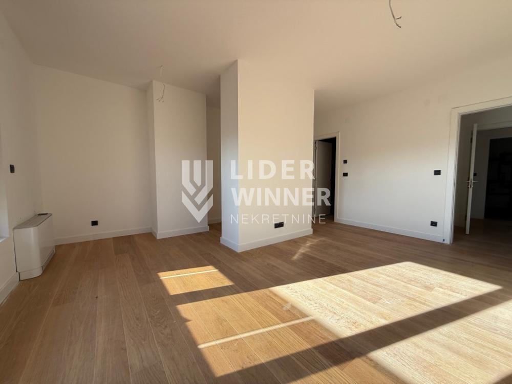Stan Prodaja Beograd Autokomanda 220 m2