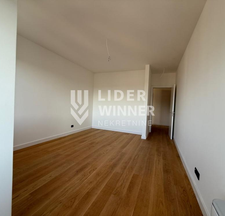 Stan Prodaja Beograd Autokomanda 220 m2