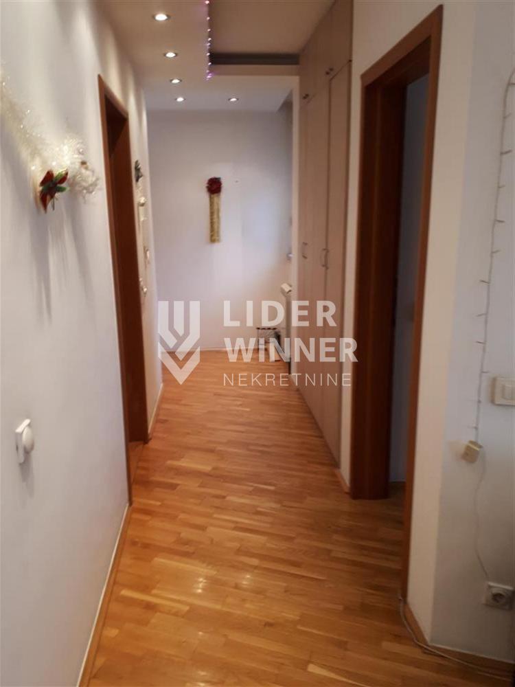 Stan Prodaja Beograd Stan Prodaja Beograd Hram Svetog Save 80 m2