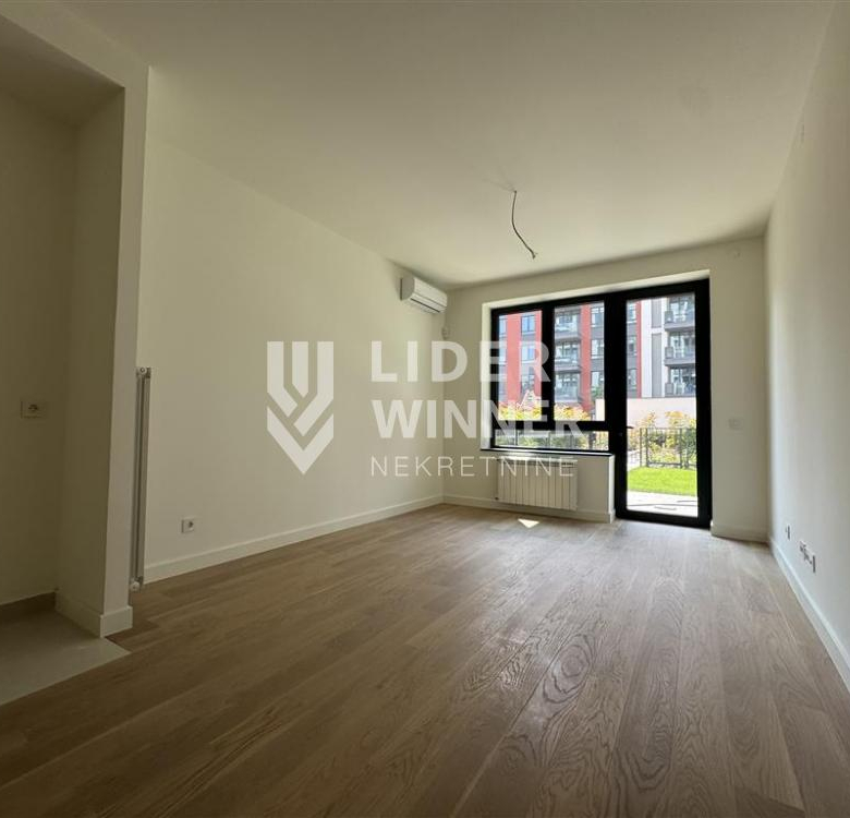 Lux, 3.0 stan, Beograd na vodi ID#131435.