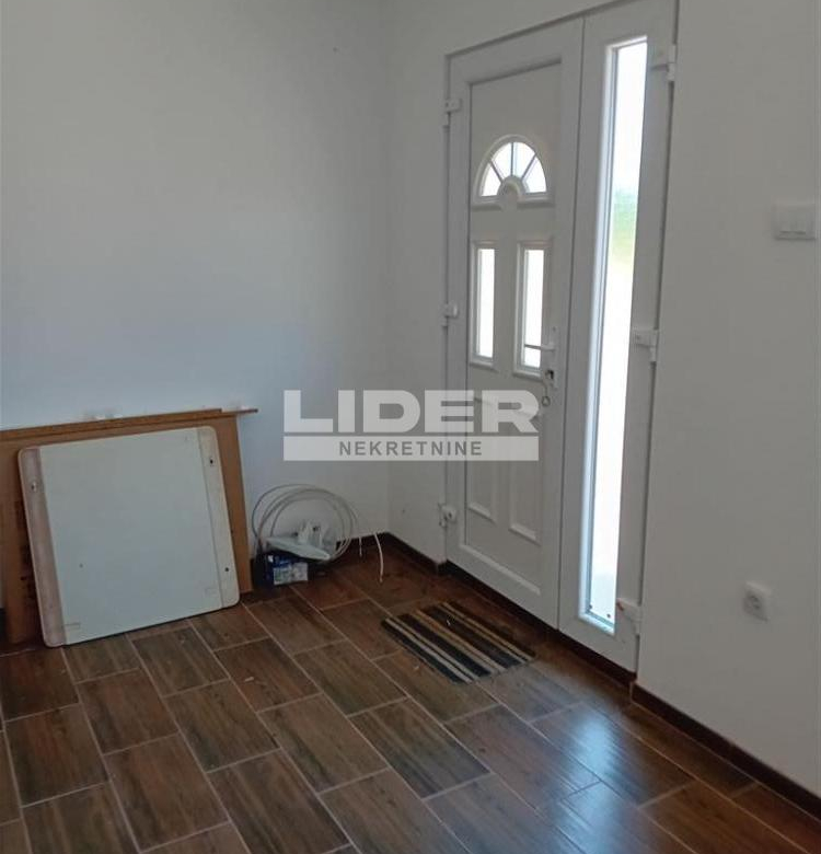 Uknjižena kuća, Krčedin ID#133184.