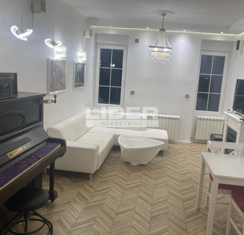 Moderno i luksuzno opremljen stan u samom centru grada, mereno 68m2 ID#133535.
