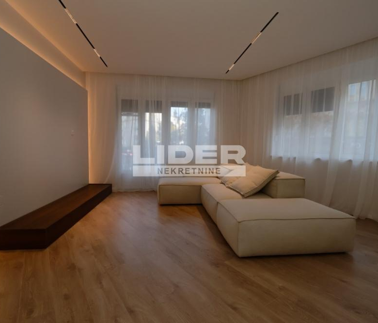 Centar, lux kompletno sređen ID#134587.