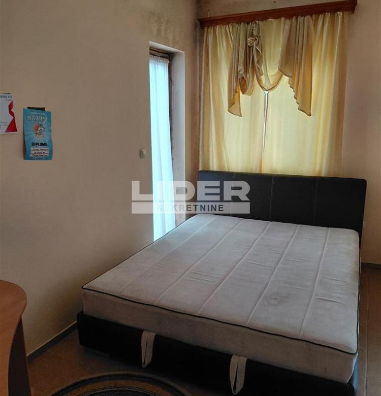 Kuća Prodaja Pećinci  200 m2