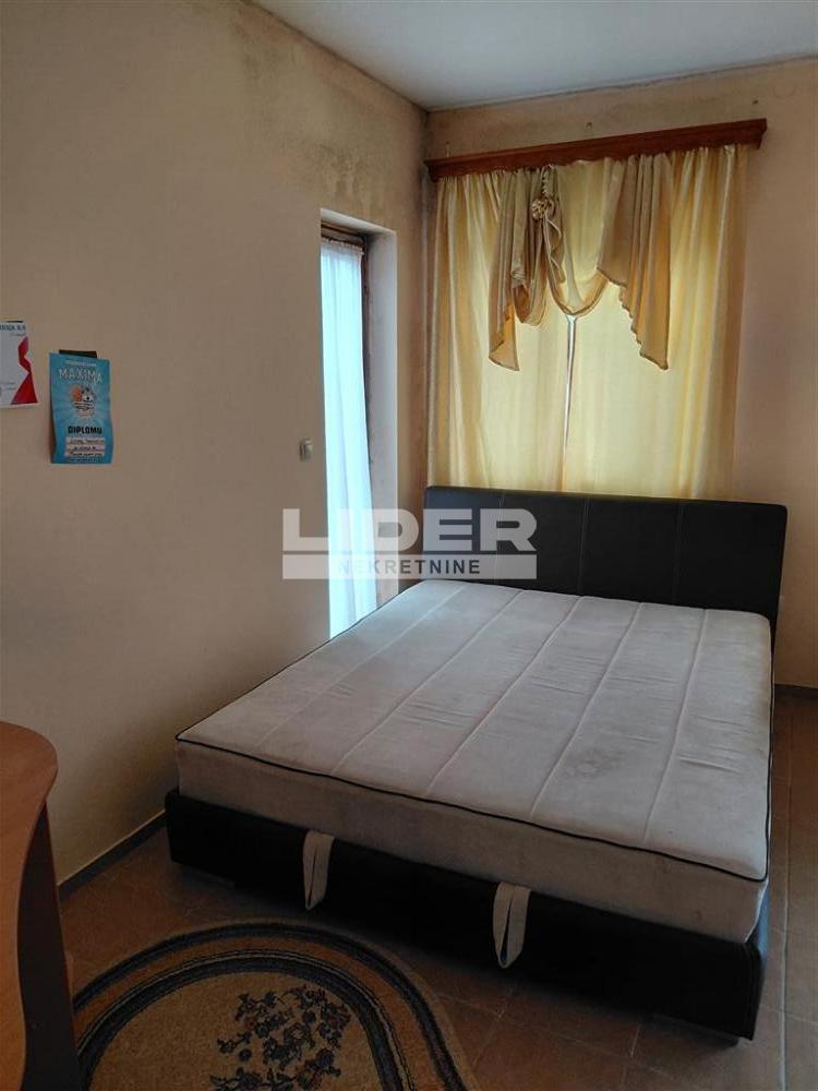 Kuća Prodaja Pećinci  200 m2