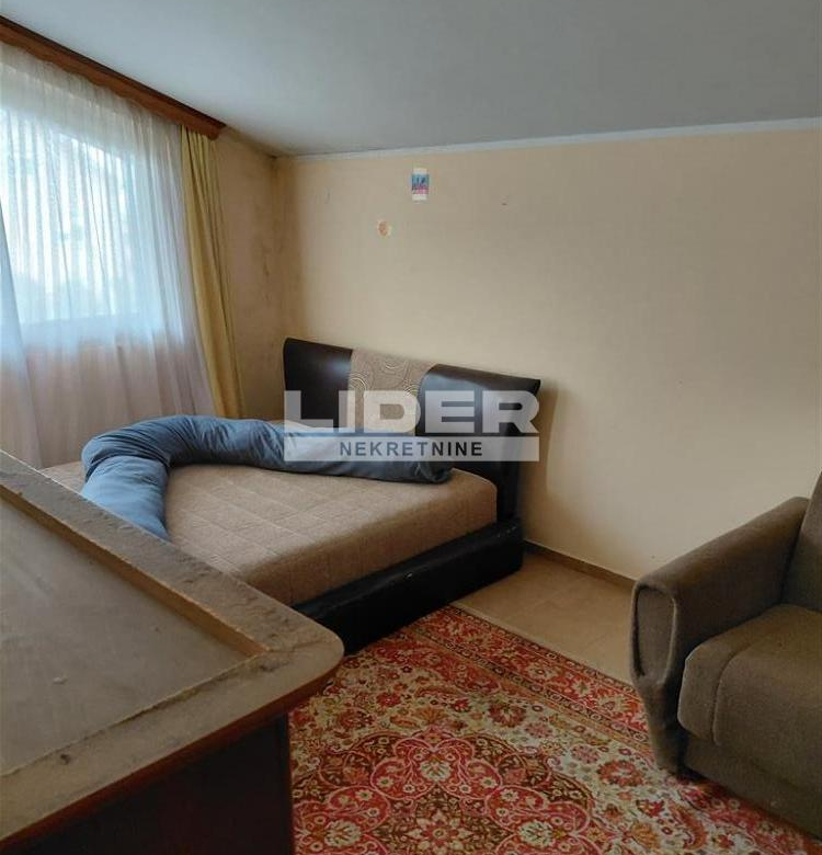 Kuća Prodaja Pećinci  200 m2