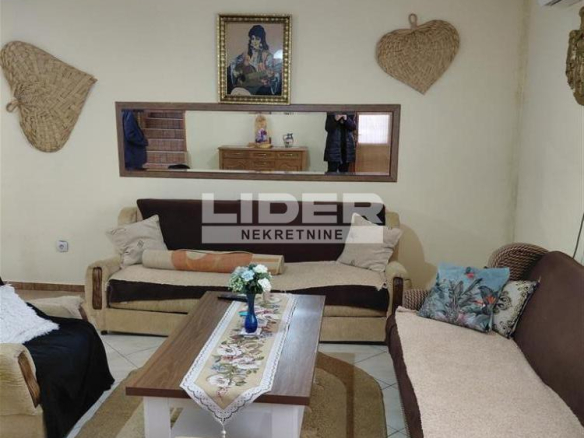 Kuća Prodaja Pećinci  200 m2