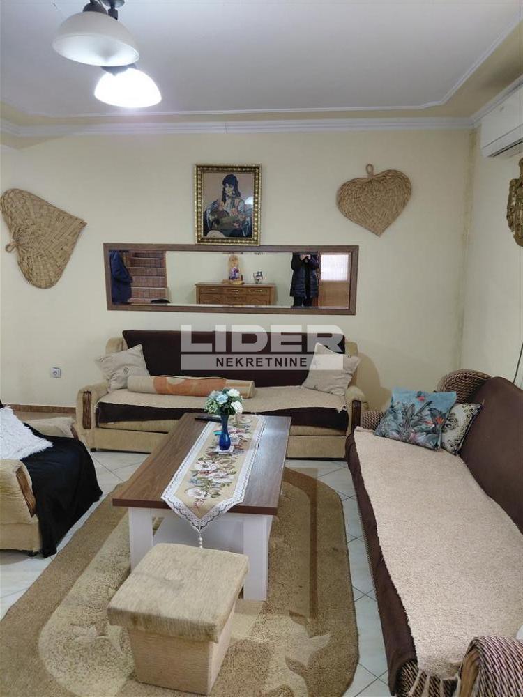 Kuća Prodaja Pećinci  200 m2