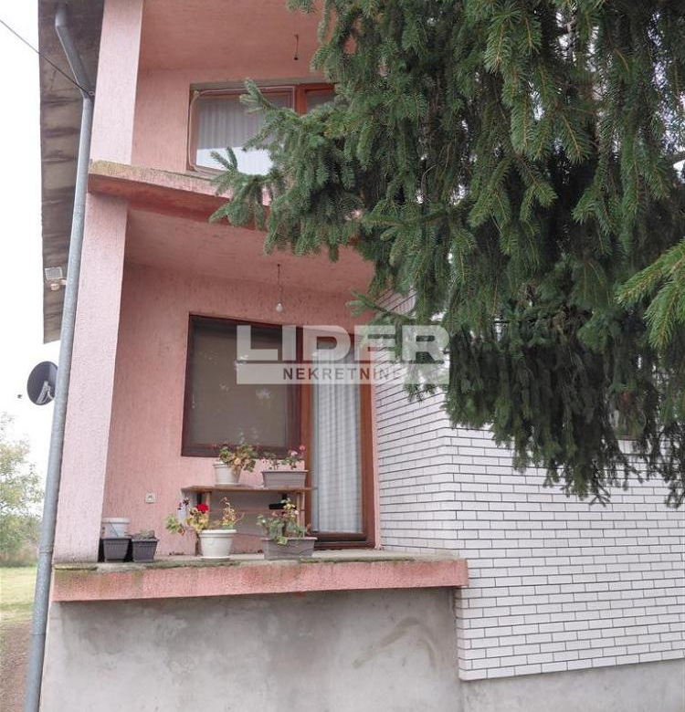Kuća Prodaja Pećinci  200 m2